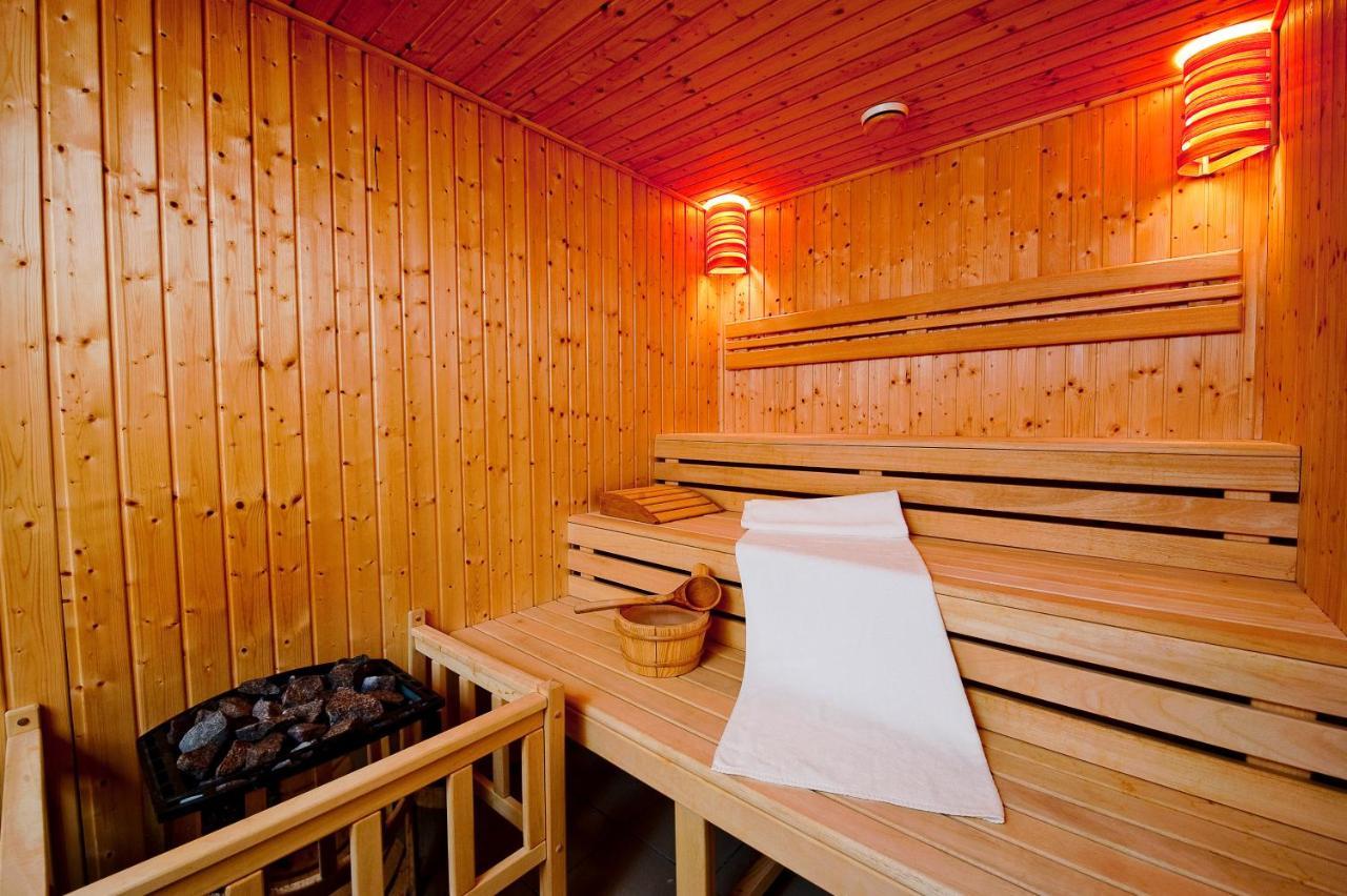 Abacus Business & Wellness Hotel Herceghalom Esterno foto