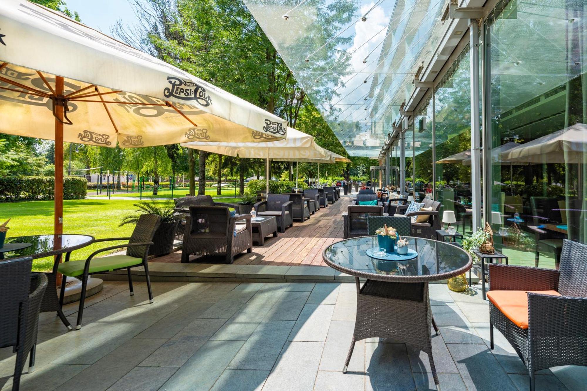 Abacus Business & Wellness Hotel Herceghalom Esterno foto