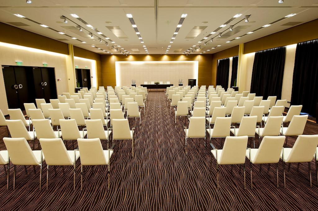 Abacus Business & Wellness Hotel Herceghalom Esterno foto